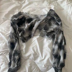 cropped arm sleeve top